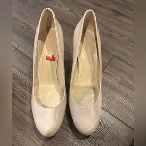 Brand new Marc fisher pump in light natural leather